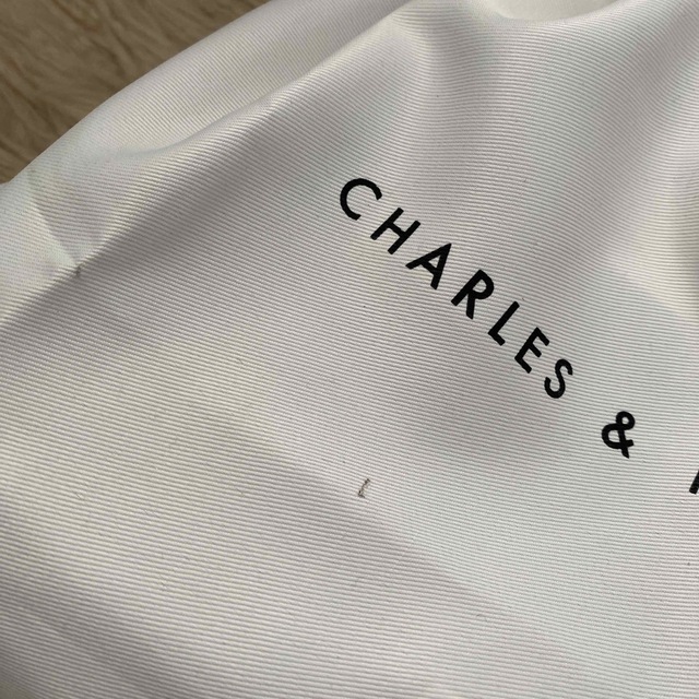 Charles and Keith(チャールズアンドキース)のCHARLES & KEITH  バッグ レディースのバッグ(ハンドバッグ)の商品写真