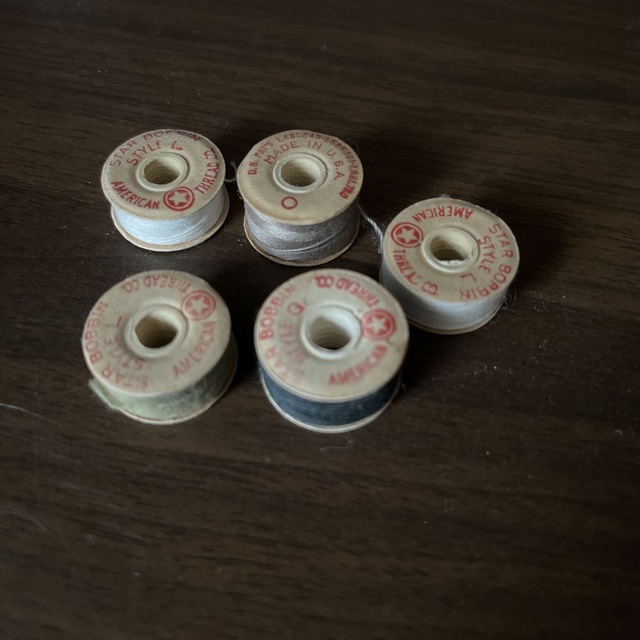 アンティーク　糸巻き　ペーパーボビン　5個 ハンドメイドの素材/材料(生地/糸)の商品写真