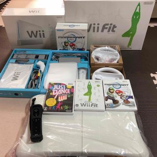 ウィー(Wii)のwii 本体　バランスボード　ソフト3本(家庭用ゲーム機本体)