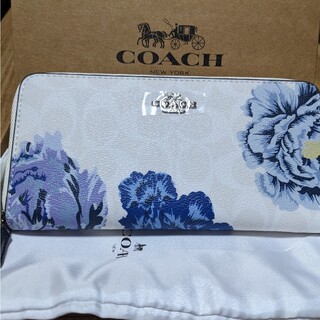 コーチ(COACH)のアウトレットコーチ　長財布　白系シグネチャー青い大きな花柄(財布)