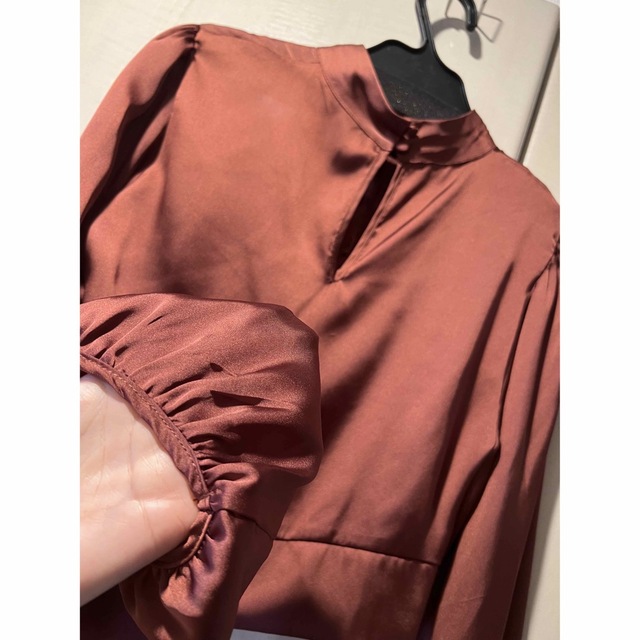 ZARA(ザラ)のカットアウト　ザラ　ボルドー レディースのトップス(シャツ/ブラウス(半袖/袖なし))の商品写真