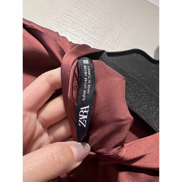 ZARA(ザラ)のカットアウト　ザラ　ボルドー レディースのトップス(シャツ/ブラウス(半袖/袖なし))の商品写真