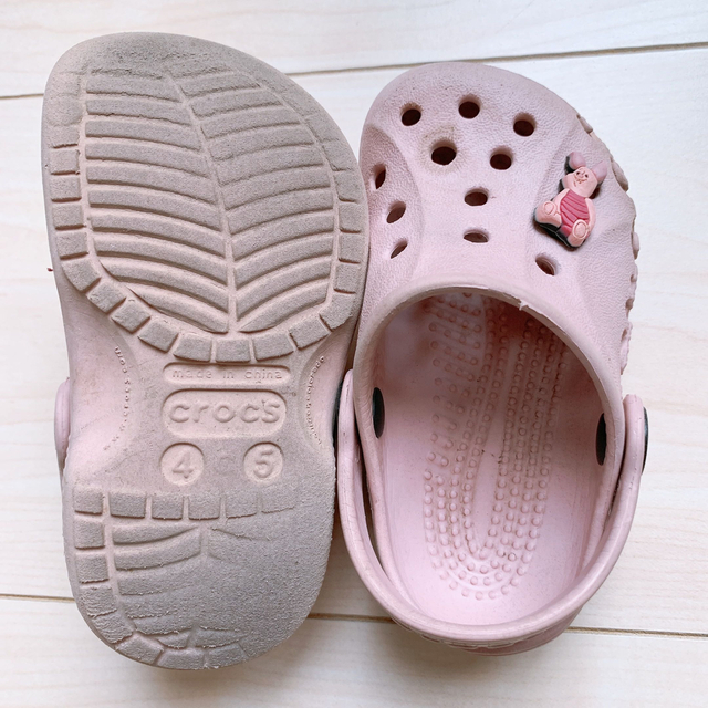 crocs(クロックス)のクロックス 12〜13㎝ ピンク 女の子 キッズ/ベビー/マタニティのベビー靴/シューズ(~14cm)(サンダル)の商品写真
