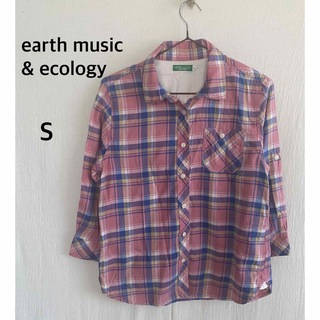 アースミュージックアンドエコロジー(earth music & ecology)のearth music & ecology ピンク　チェック　シャツ　Sサイズ(シャツ/ブラウス(長袖/七分))