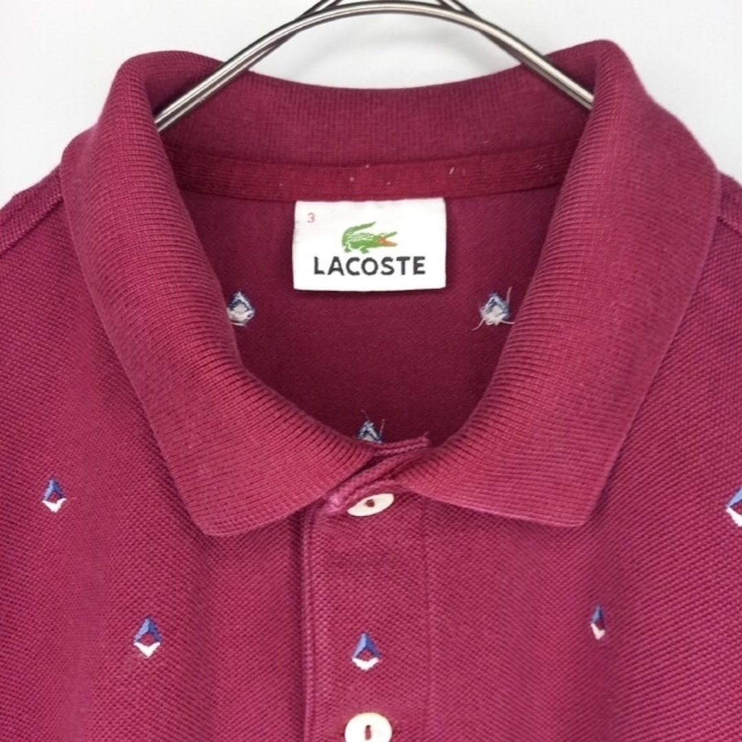 LACOSTE(ラコステ)の韓国製　ラコステ　ポロシャツ　半袖　シェルボタン　刺繍ロゴ　総柄　赤　紫 メンズのトップス(ポロシャツ)の商品写真