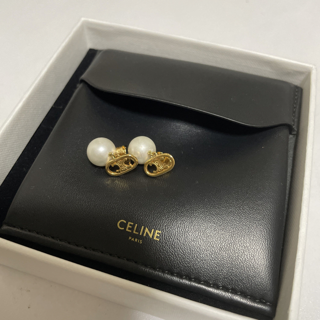 celine - セリーヌ トリオンフ パールイヤリングの通販 by えりな♡'s ...