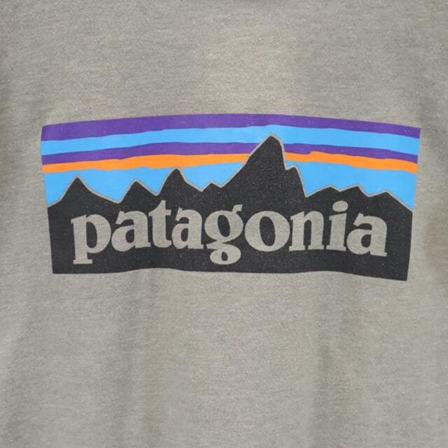 patagonia(パタゴニア)のパタゴニア ロゴプリント 半袖 Tシャツ M10 グレー patagonia キッズ 【中古】  【230511】 メール便可 キッズ/ベビー/マタニティのキッズ服男の子用(90cm~)(ジャケット/上着)の商品写真