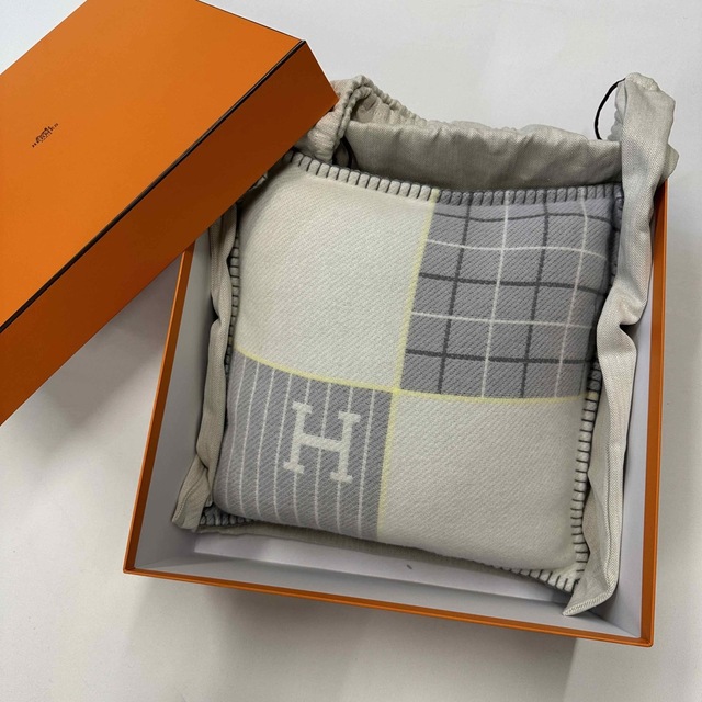 新品登場 Hermes 2023年4月購入 クッション エルメス】アヴァロン 新品
