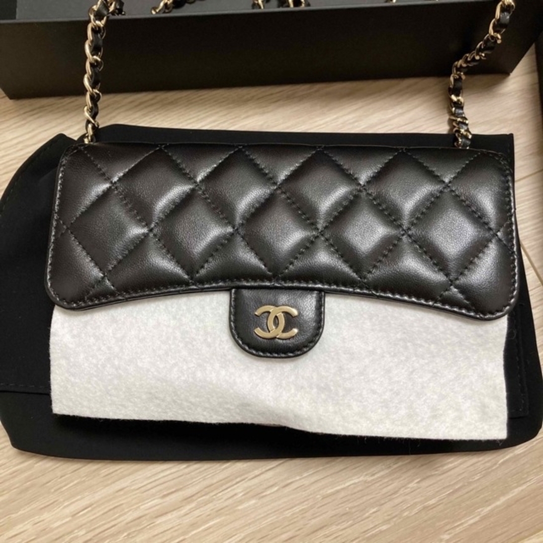 新品未使用級 CHANEL チェーンウォレット フォンケース