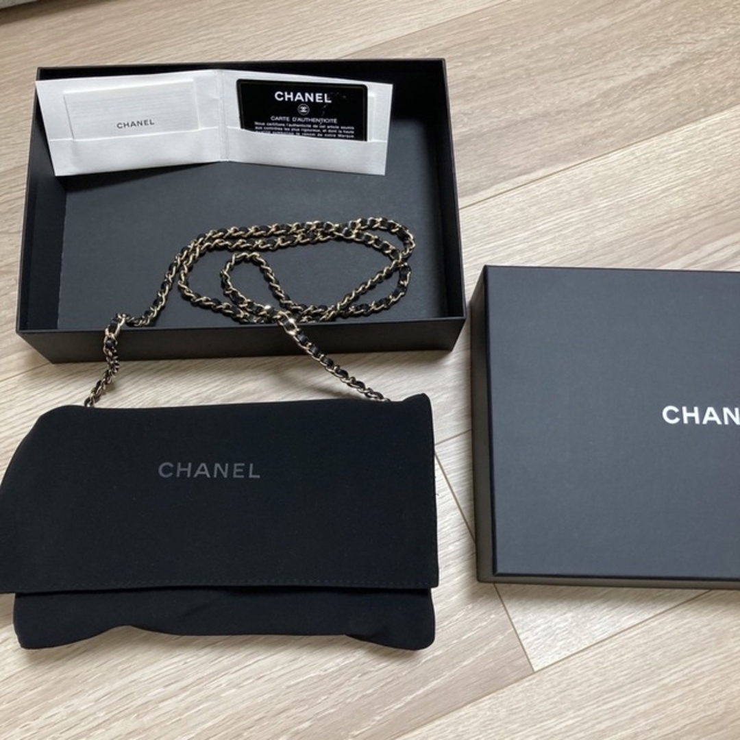 新品未使用級 CHANEL チェーンウォレット フォンケース