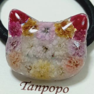 ヘアゴム ハンドメイド レジン☆ かすみ草❀ 猫ちゃんฅ•ω•ฅ 赤 ピンク色系(ヘアアクセサリー)