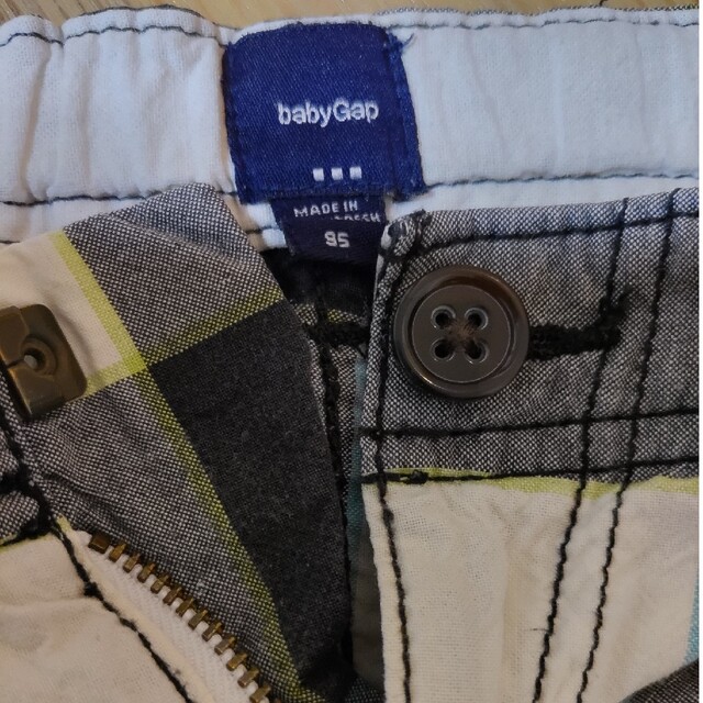 babyGAP(ベビーギャップ)のベビーギャップ　チェック柄　半ズボン　95cm　ポケット有 キッズ/ベビー/マタニティのキッズ服男の子用(90cm~)(パンツ/スパッツ)の商品写真