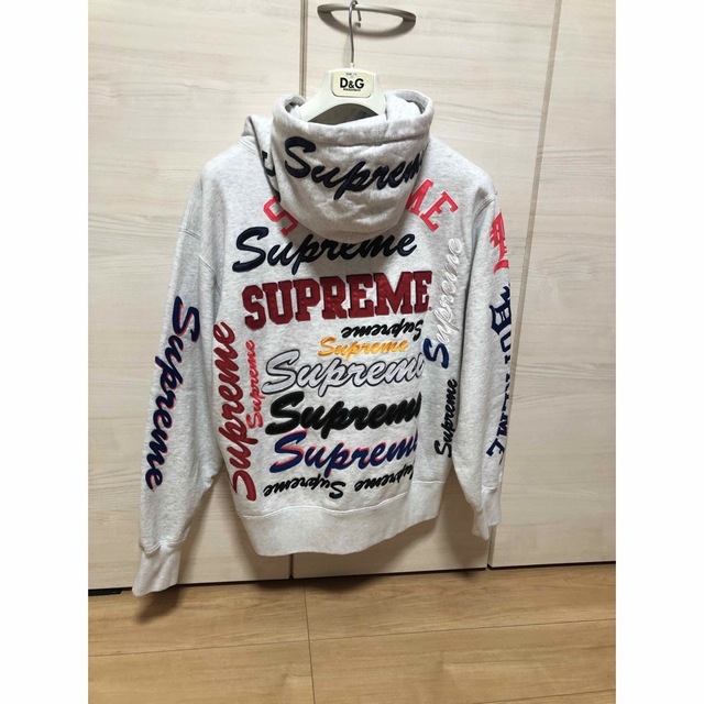 美品 シュプリーム Supreme パーカー