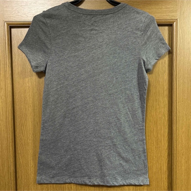 Old Navy(オールドネイビー)のオールドネイビー　ハローキティ　グレー　Tシャツ レディースのトップス(Tシャツ(半袖/袖なし))の商品写真