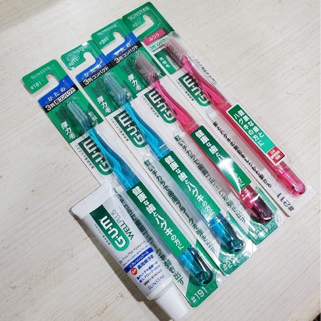 SUNSTAR(サンスター)のGUM 歯ブラシ4本 歯磨き粉 セット キッズ/ベビー/マタニティの洗浄/衛生用品(歯ブラシ/歯みがき用品)の商品写真