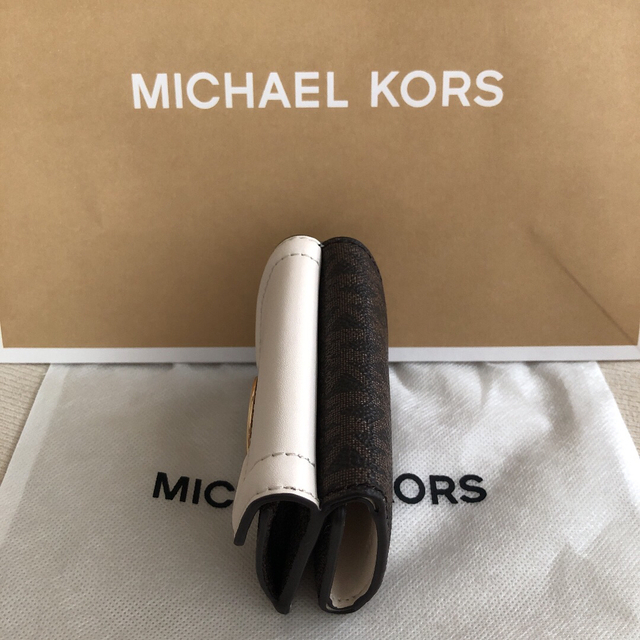 Michael Kors(マイケルコース)の新品 マイケルコース 定価28,600円 三つ折り財布 ライトクリーム レディースのファッション小物(財布)の商品写真