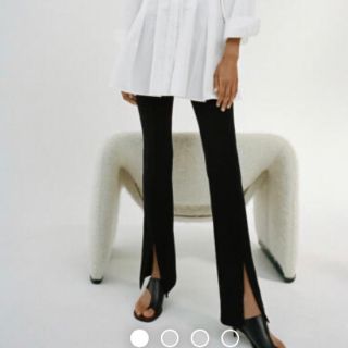 ザラ(ZARA)のZARAスリットパンツ(カジュアルパンツ)