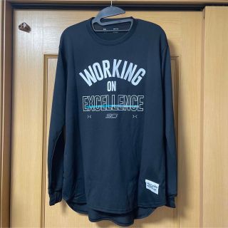 アンダーアーマー(UNDER ARMOUR)のアンダーアーマー 長袖Tシャツ ロンTバスケットボールTシャツ　新品　未使用(Tシャツ/カットソー(七分/長袖))