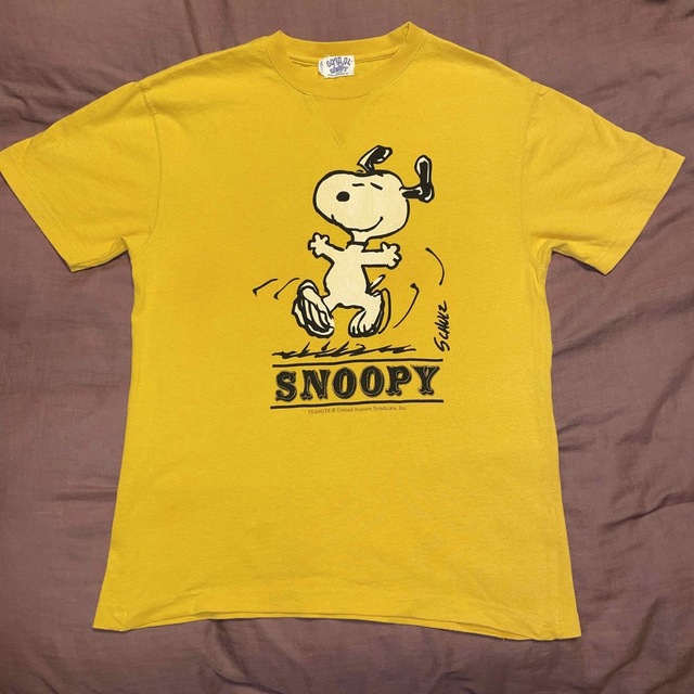 SNOOPY(スヌーピー)のマスタードカラー ピーナッツ peanuts スヌーピー SNOOPY Tシャツ メンズのトップス(Tシャツ/カットソー(半袖/袖なし))の商品写真