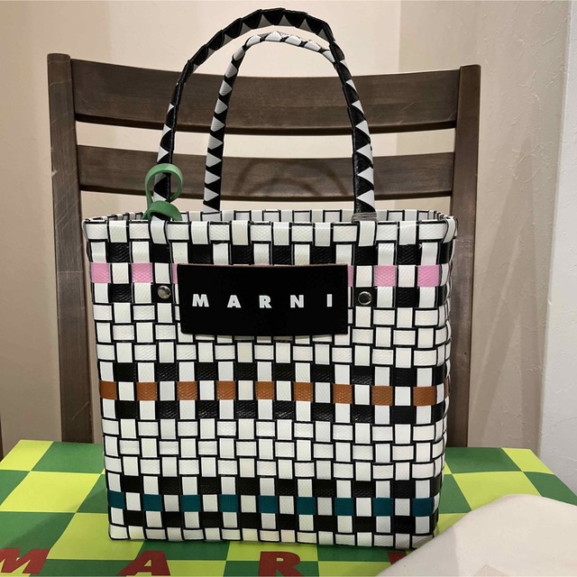 新品未使用　MARNI　マルニ かごバッグ Ｍバスケット ホワイト ピンク