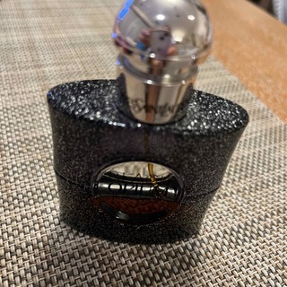 イヴサンローラン(Yves Saint Laurent)の香水　BLACK OPIUM(香水(女性用))
