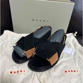 マルニ(Marni)の新品タグ付き⭐︎MARNI マルニ⭐︎黒 フスベット クロスサンダル　37(サンダル)