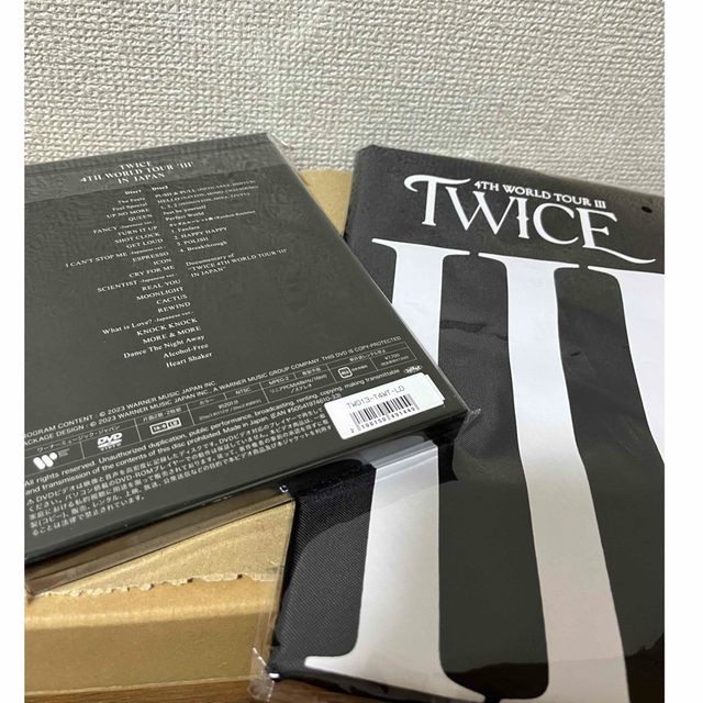 TWICE(トゥワイス)のTWICE 4TH  TOUR 'III' IN JAPAN 初回限定盤DVD エンタメ/ホビーのCD(K-POP/アジア)の商品写真