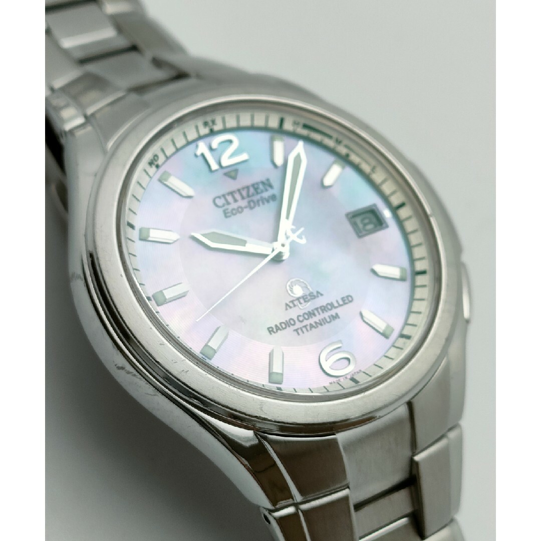 CITIZEN(シチズン)のレア物数量限定品　人気の白蝶貝文字盤　シチズン　アテッサ　電波ソーラー　チタン メンズの時計(腕時計(アナログ))の商品写真