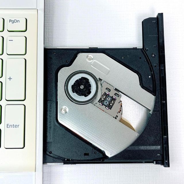 ✨初心者事務作業すぐ使える✨快適SSDブルーレイカメラ付✨白ノートパソコン064 7