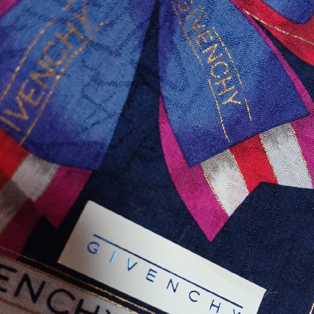 GIVENCHY(ジバンシィ)の値下げ📌ジバンシィ☆ハンカチ🎀 レディースのファッション小物(ハンカチ)の商品写真