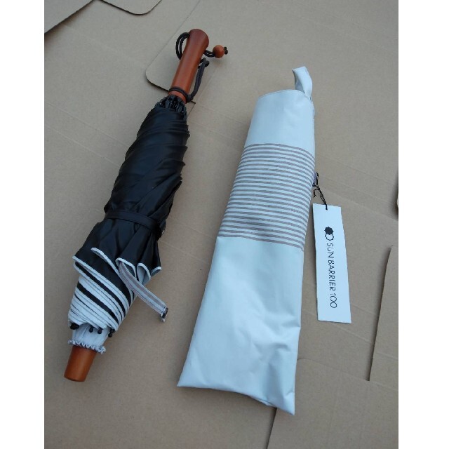 サンバリア　二段折り　日傘　ストライプ レディースのファッション小物(傘)の商品写真