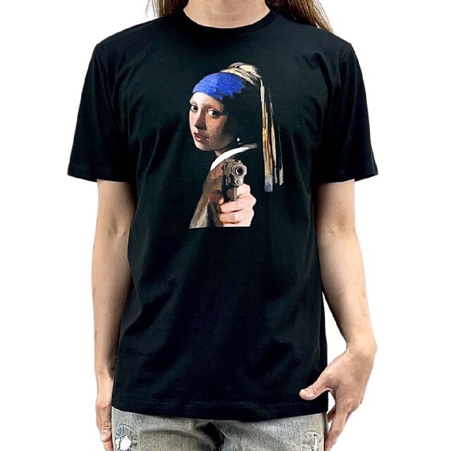 新品 フェルメール 青いターバン 真珠の首飾りの少女 ピストル 銃口 Tシャツ メンズのトップス(Tシャツ/カットソー(半袖/袖なし))の商品写真