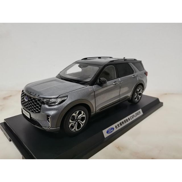 ミニカー 1/18 2023 フォード FORD EXPLORER シルバー