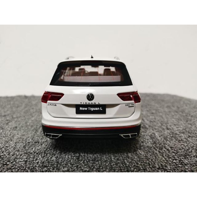 ミニカー 1/18 VW TIGUAN L 2022 ホワイト