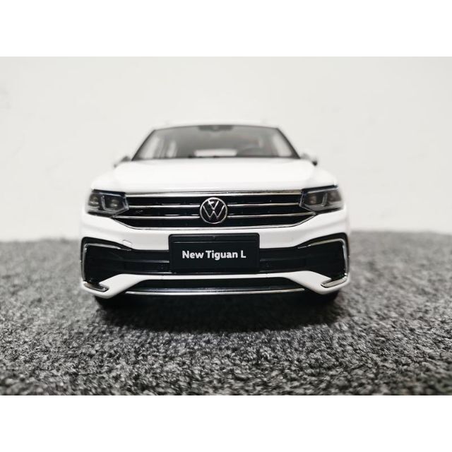 ミニカー 1/18 VW TIGUAN L 2022 ホワイト