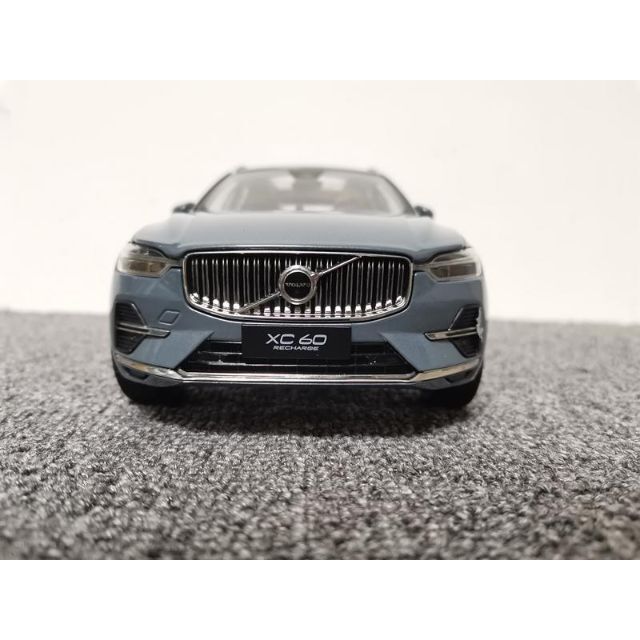 ミニカー 1/18 ボルボ XC60 2022 グレー