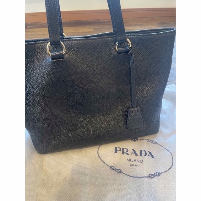 PRADA - PRADAプラダ⭐︎刻印トートバッグ⭐︎おまけでスニーカーも ...