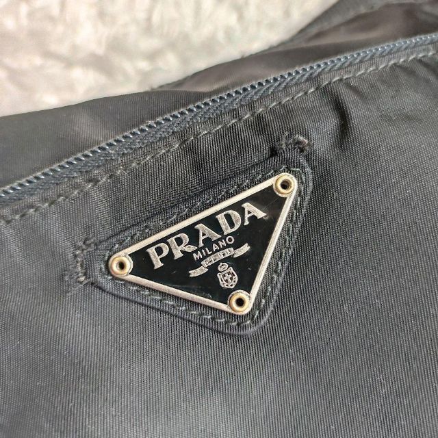 PRADA(プラダ)のPRADA　プラダ　ショルダーバッグ　ボディバッグ　ナイロン　ロゴプレート　黒 レディースのバッグ(ショルダーバッグ)の商品写真