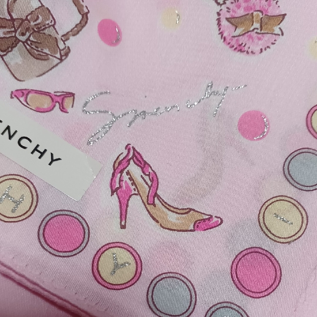 GIVENCHY(ジバンシィ)の値下げ📌ジバンシィ☆大判ハンカチ👠 レディースのファッション小物(ハンカチ)の商品写真