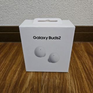 ギャラクシー(Galaxy)の新品未開封 GALAXY BUDS2 ホワイト SAMSUNG イヤホン(ヘッドフォン/イヤフォン)