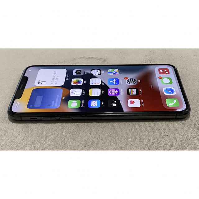 Apple(アップル)のiPhone 11 Pro Max ミッドナイトグリーン 256 GB スマホ/家電/カメラのスマートフォン/携帯電話(スマートフォン本体)の商品写真