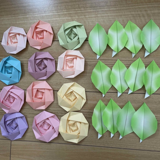 折り紙で作ったバラの花　12個 ハンドメイドのフラワー/ガーデン(その他)の商品写真