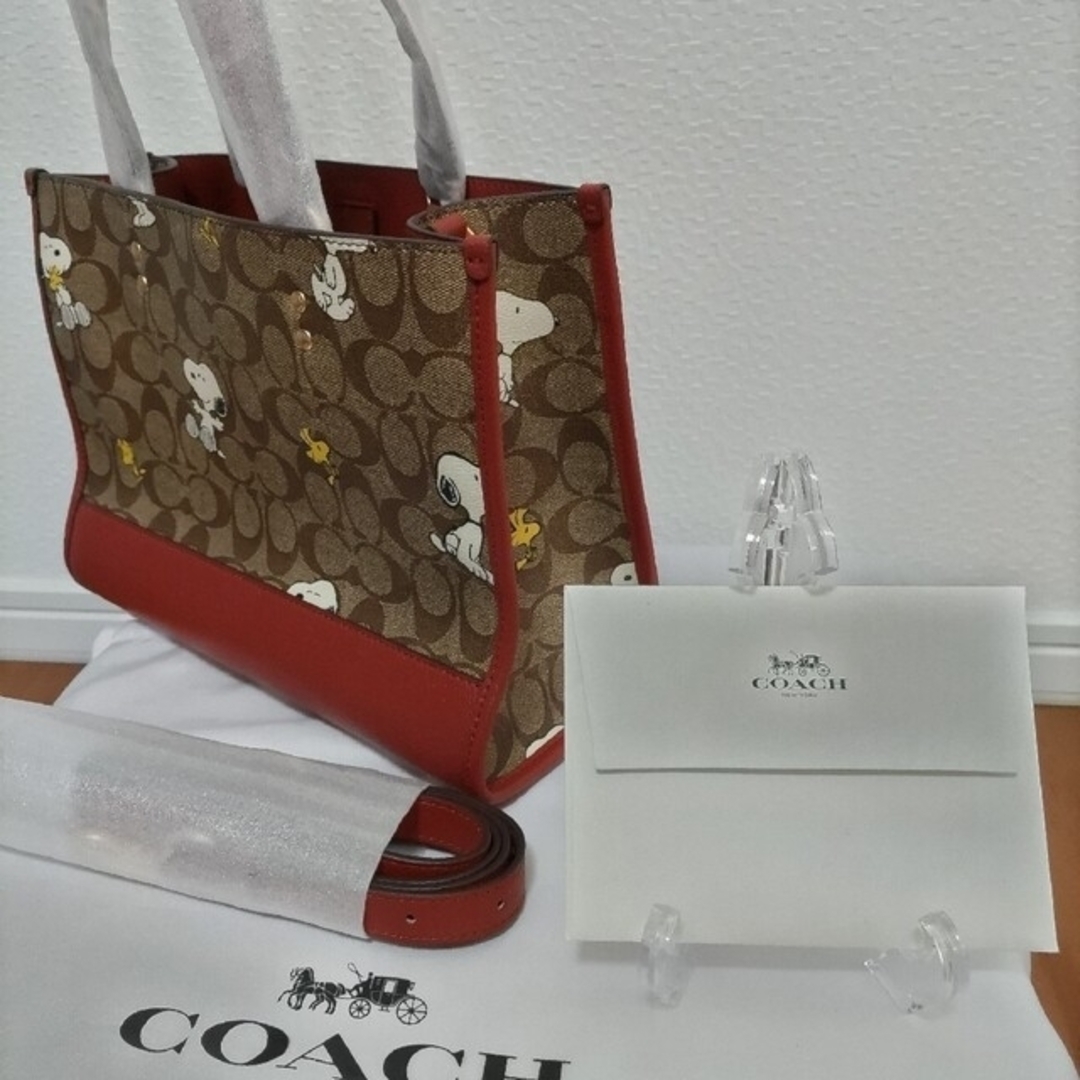 COACH(コーチ)のCOACH コーチ スヌーピー トートバッグ デンプシー キャリーオール 新作 レディースのバッグ(トートバッグ)の商品写真