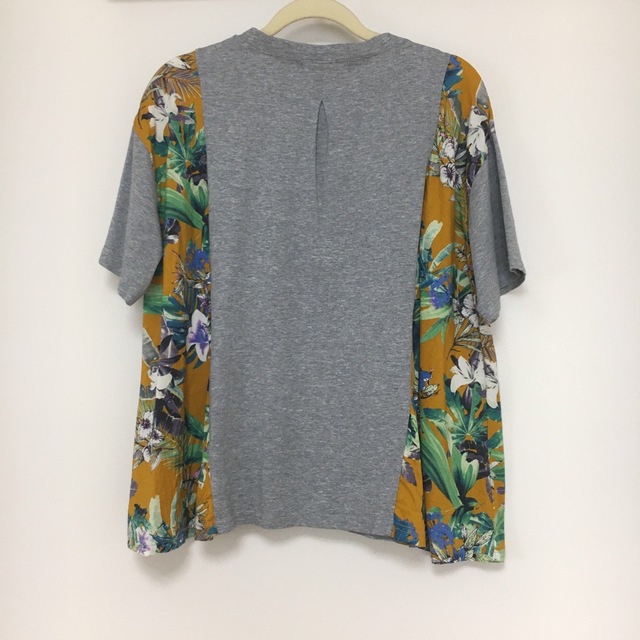 BEAMS(ビームス)のTシャツチュニック　Tシャツ✖️ボタニカル レディースのトップス(Tシャツ(半袖/袖なし))の商品写真