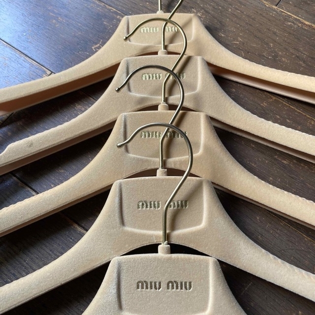 miumiu(ミュウミュウ)のmiumiu トップスハンガー5本＆ボトムスハンガー4本 レディースのファッション小物(その他)の商品写真