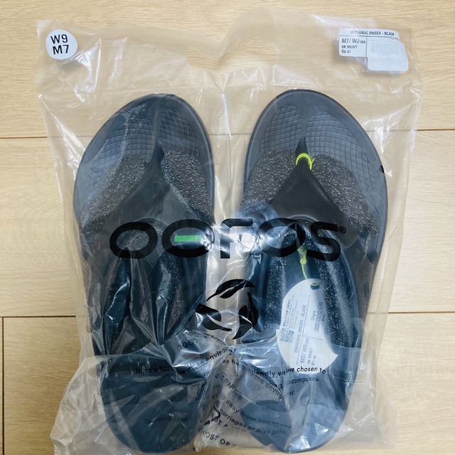 OOFOS(ウーフォス)の【新品未開封】OOFOS OOriginal 　M7 W9  26cm メンズの靴/シューズ(サンダル)の商品写真