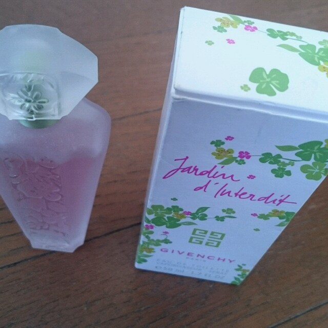 GIVENCHY(ジバンシィ)のGIVENCHY 香水 Jardin d'Interdit 50ml コスメ/美容の香水(香水(女性用))の商品写真