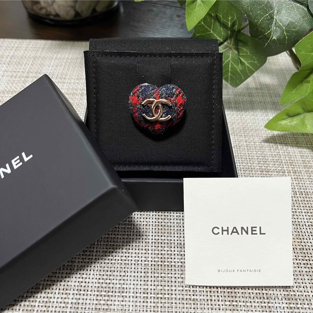 CHANEL(シャネル)のm-m様専用ページ レディースのアクセサリー(ブローチ/コサージュ)の商品写真