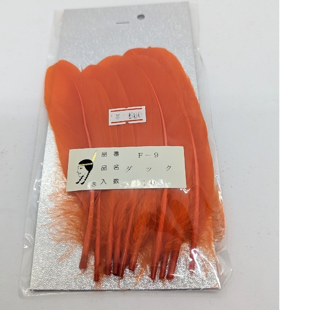 オレンジ　ダック　フェザー　10枚　 羽飾り 手芸 ハンドメイド アクセサリー ハンドメイドの素材/材料(各種パーツ)の商品写真