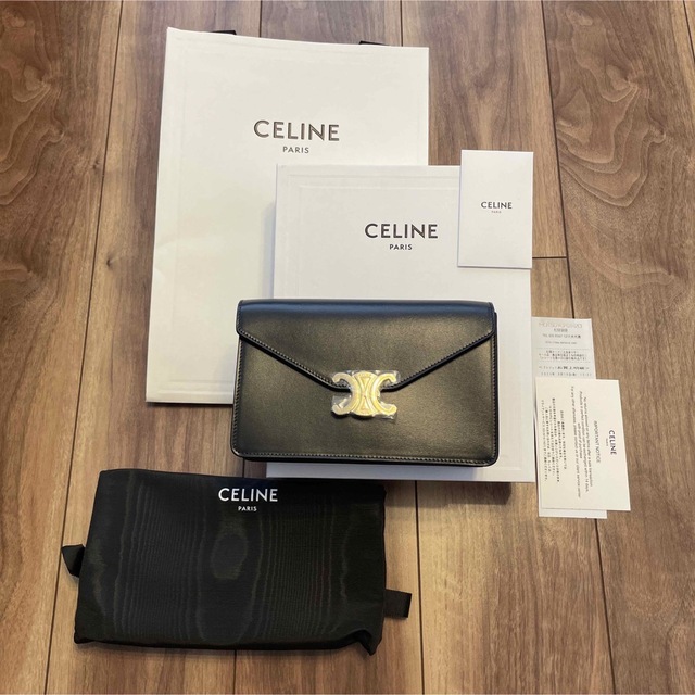 celine(セリーヌ)の新品♥︎ チェーンウォレット トリオンフ / シャイニーカーフスキン ブラック レディースのファッション小物(財布)の商品写真